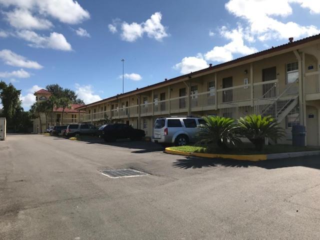 Days Inn By Wyndham Jacksonville Baymeadows Dış mekan fotoğraf